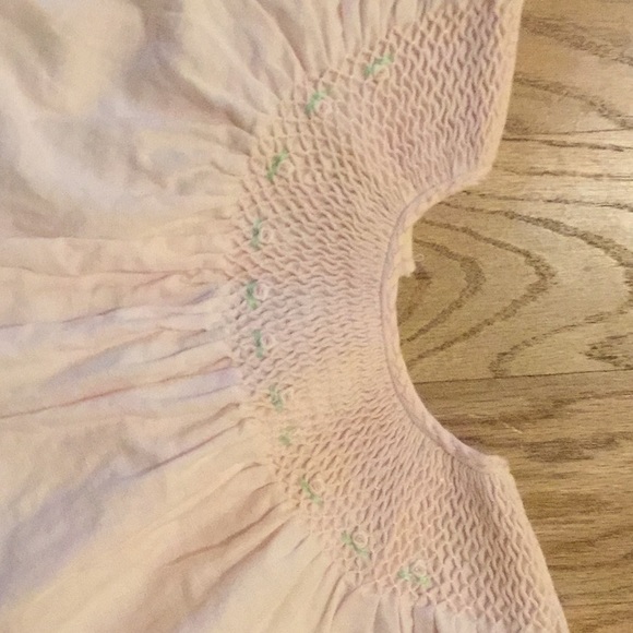 Baby pink girls with rose smocking - Picture 3 of 8